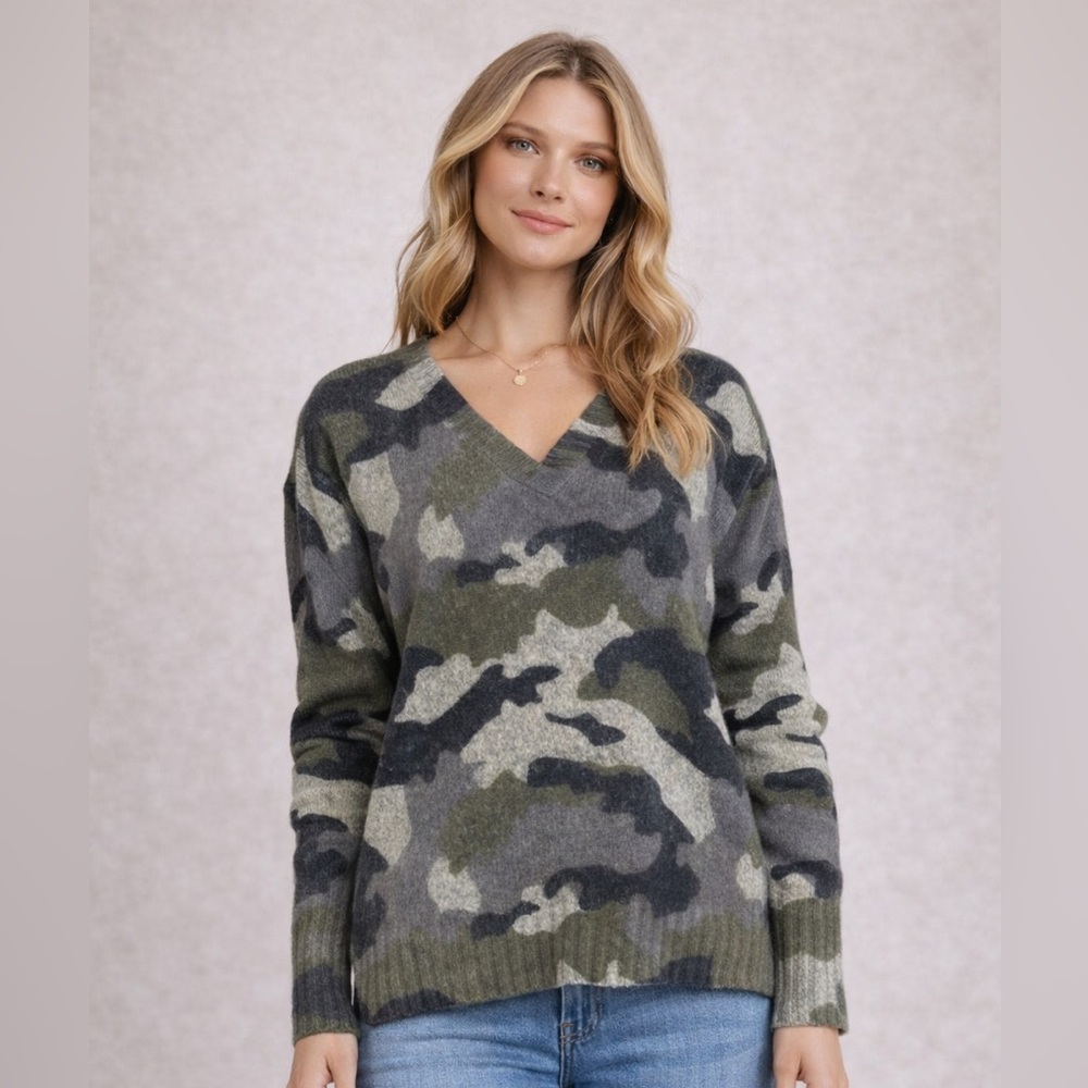 360 Cashmere Camouflage V-Neck Sweater
